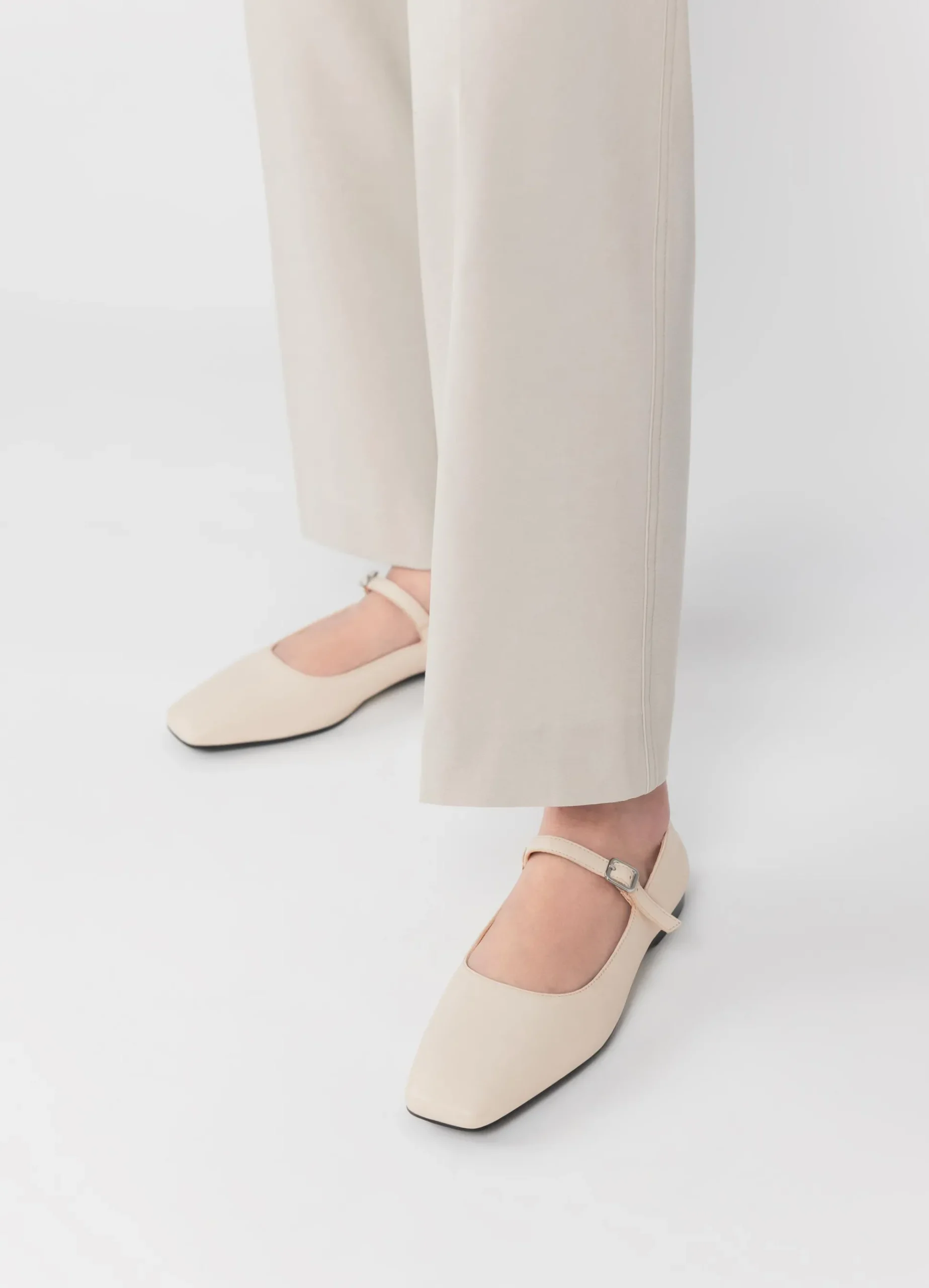 DELIA SCHOENEN