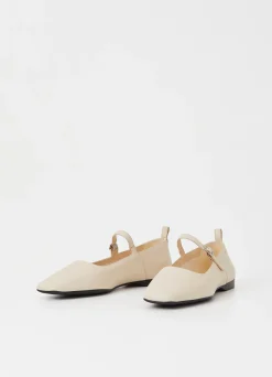 DELIA SCHOENEN