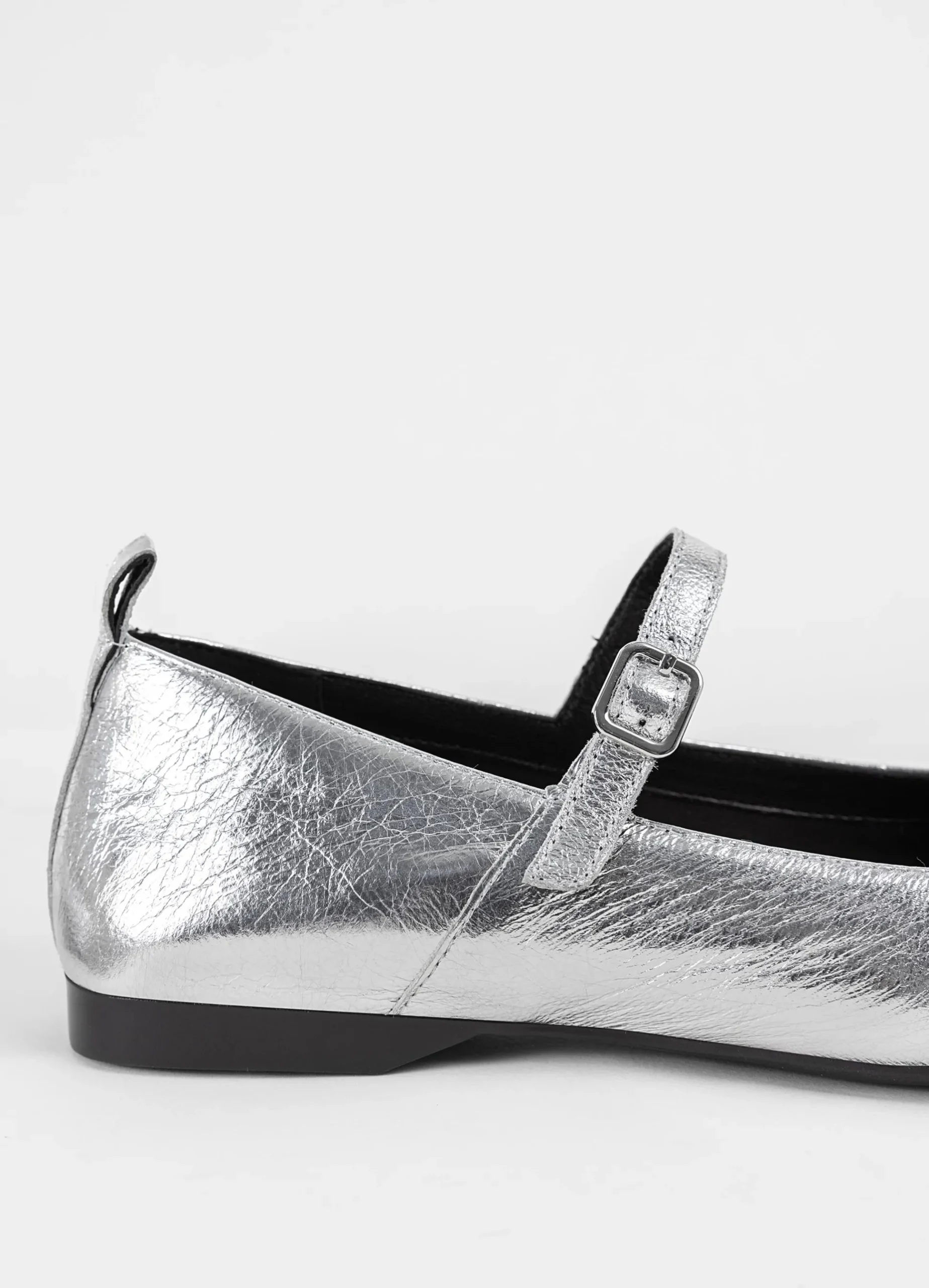 DELIA SCHOENEN