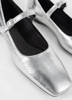 DELIA SCHOENEN