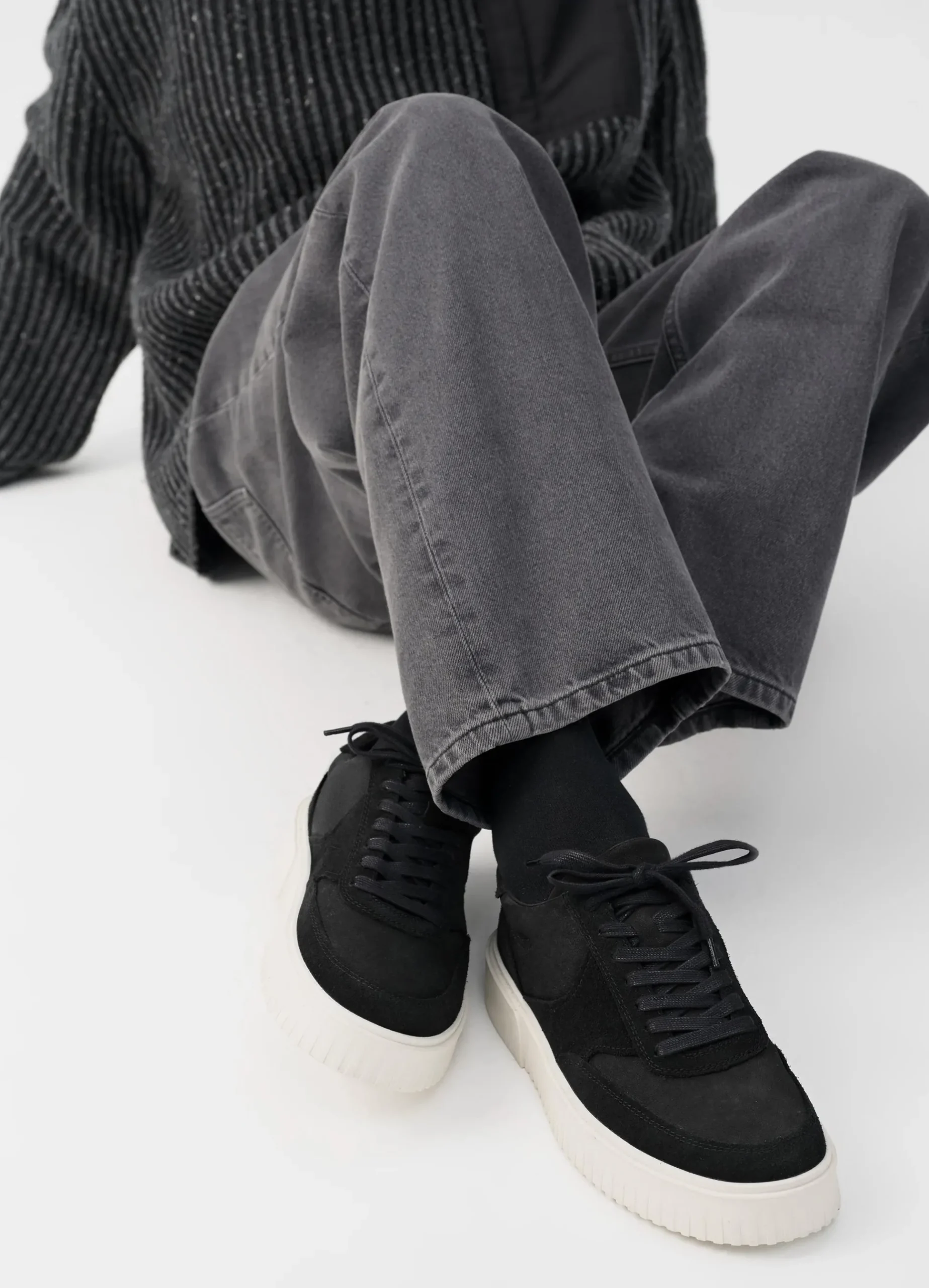 DEREK SNEAKERS