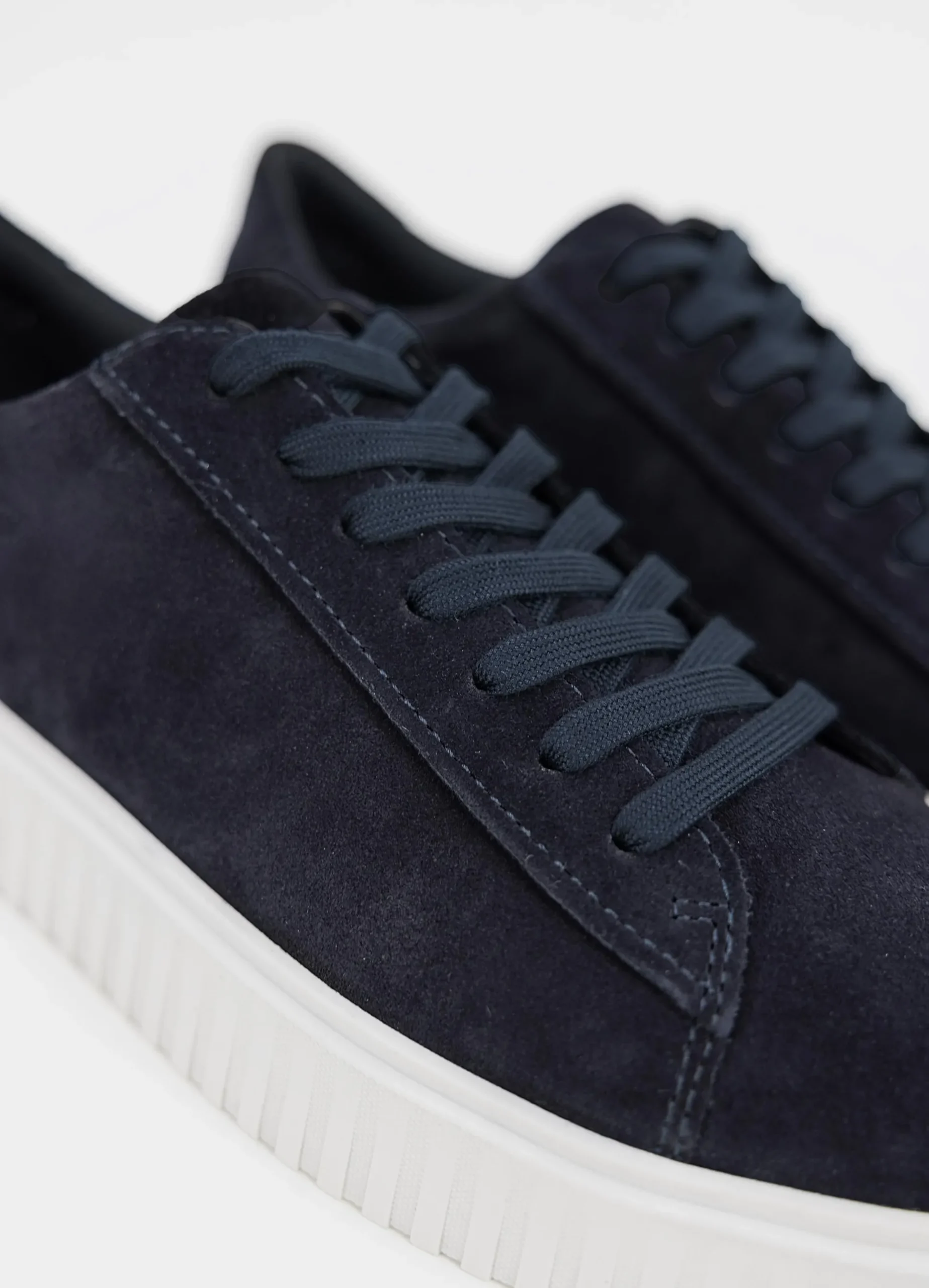 DEREK SNEAKERS