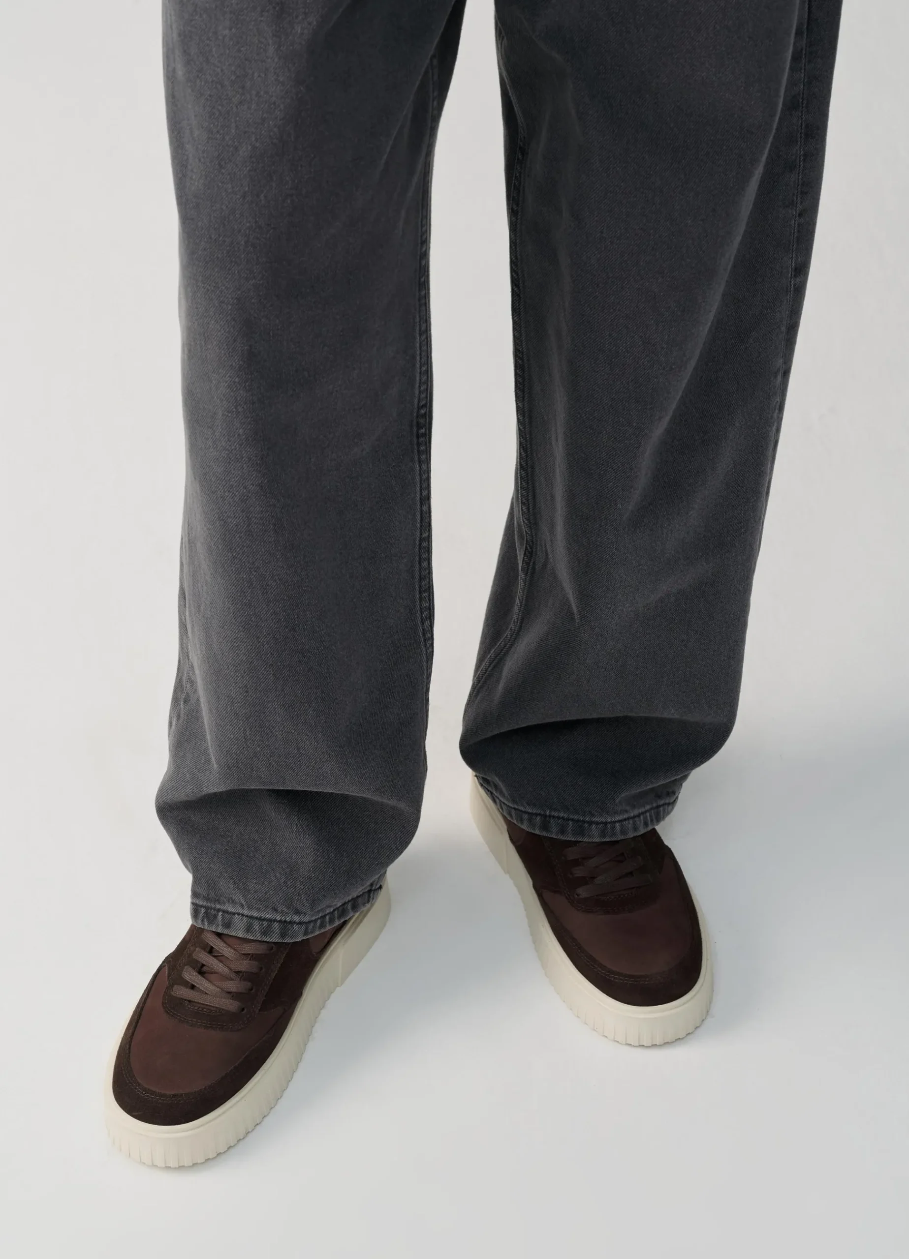 DEREK SNEAKERS