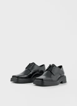 EYRA SCHOENEN