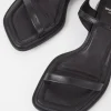 INES SANDALEN