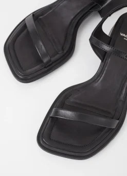 INES SANDALEN
