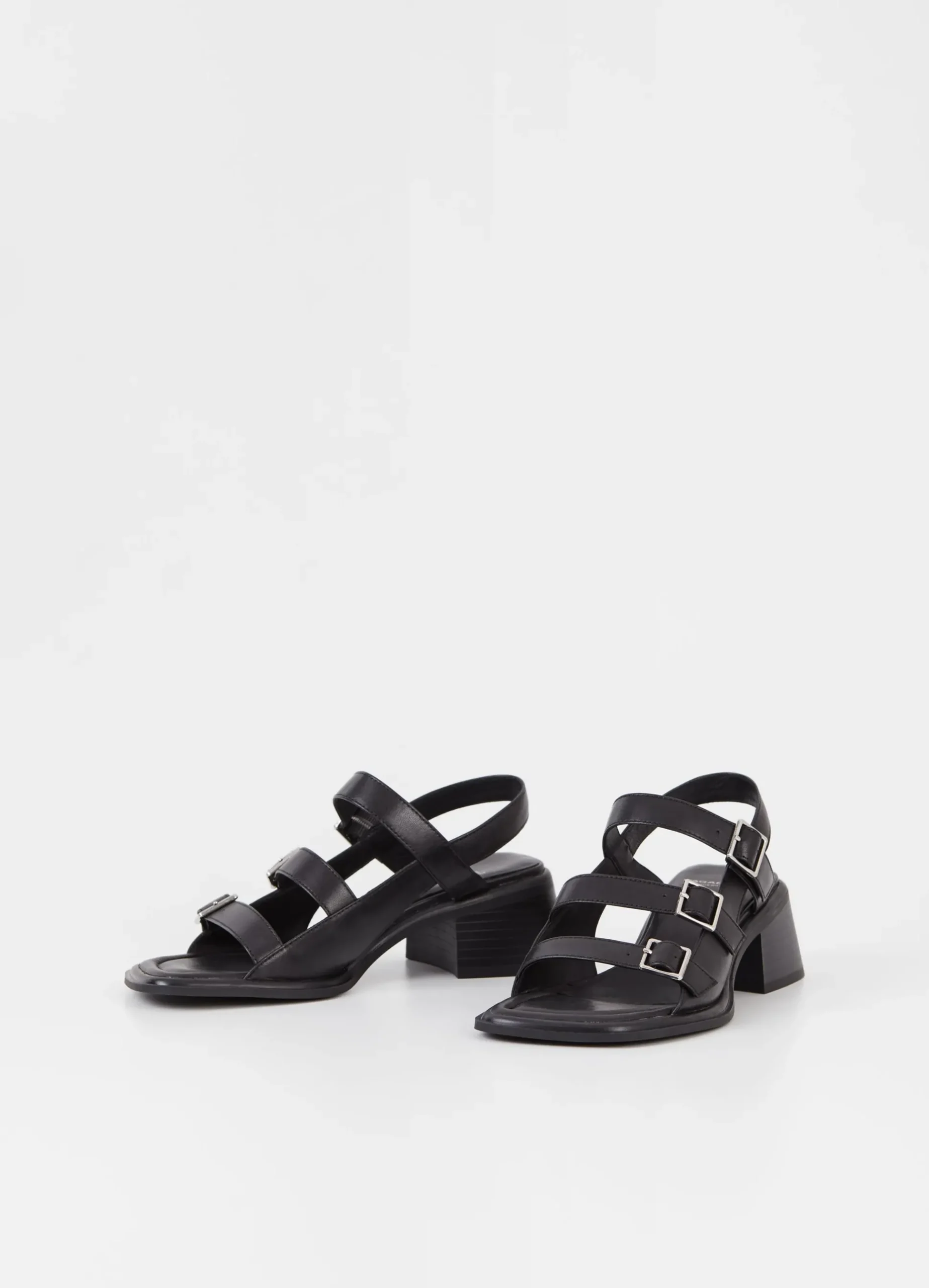 INES SANDALEN