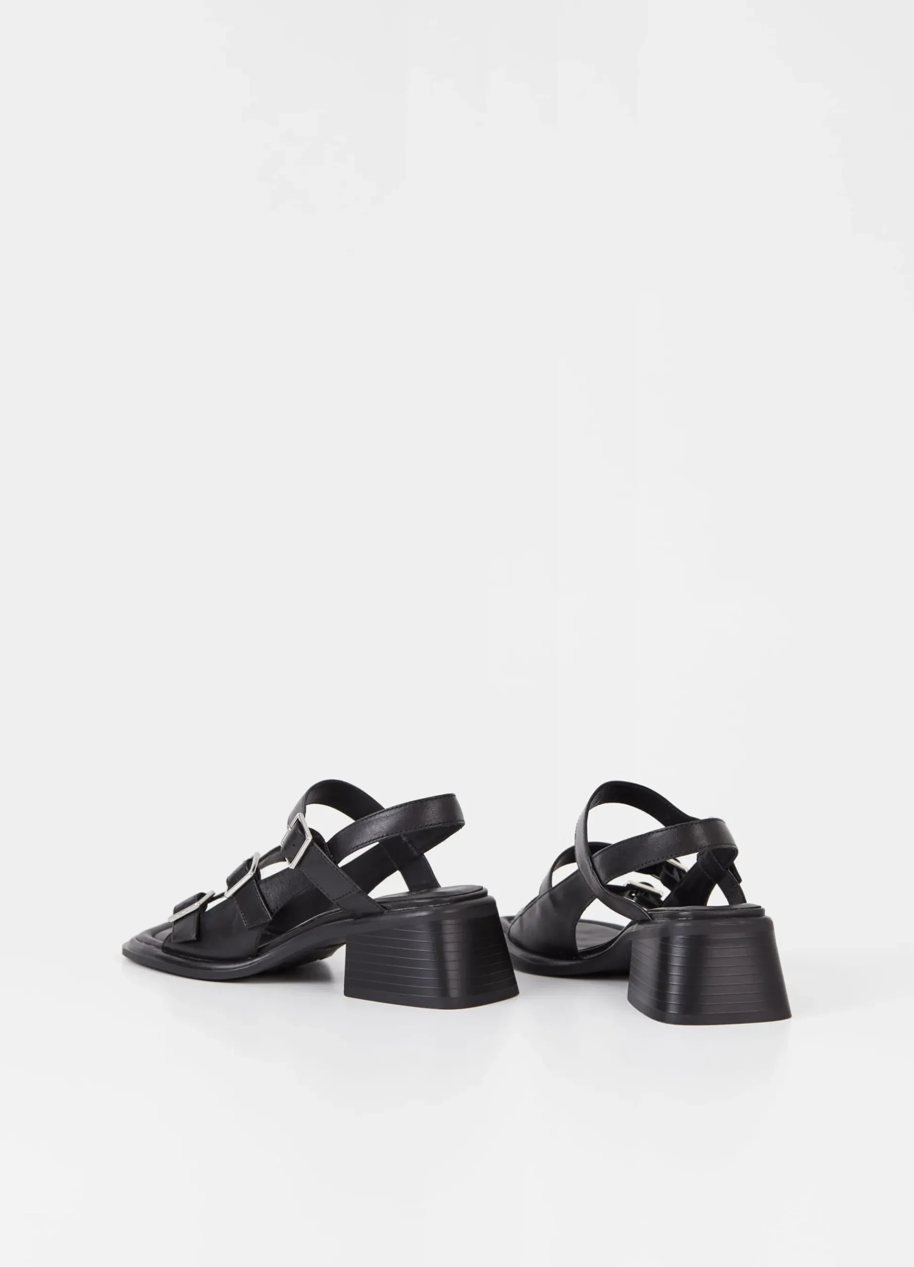 INES SANDALEN