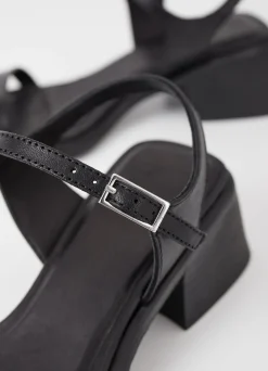 INES SANDALEN
