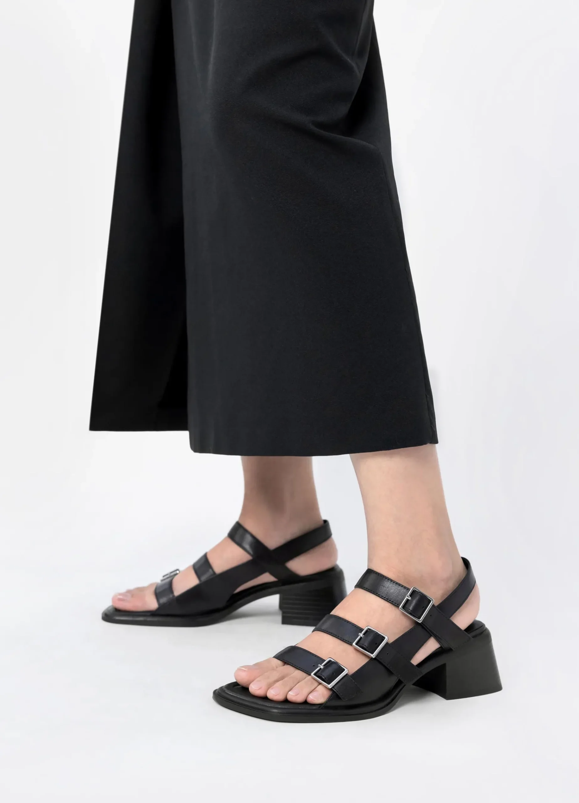 INES SANDALEN