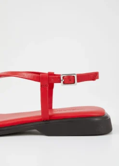 IZZY SANDALEN