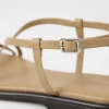 IZZY SANDALEN
