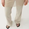 IZZY SANDALEN