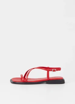 IZZY SANDALEN