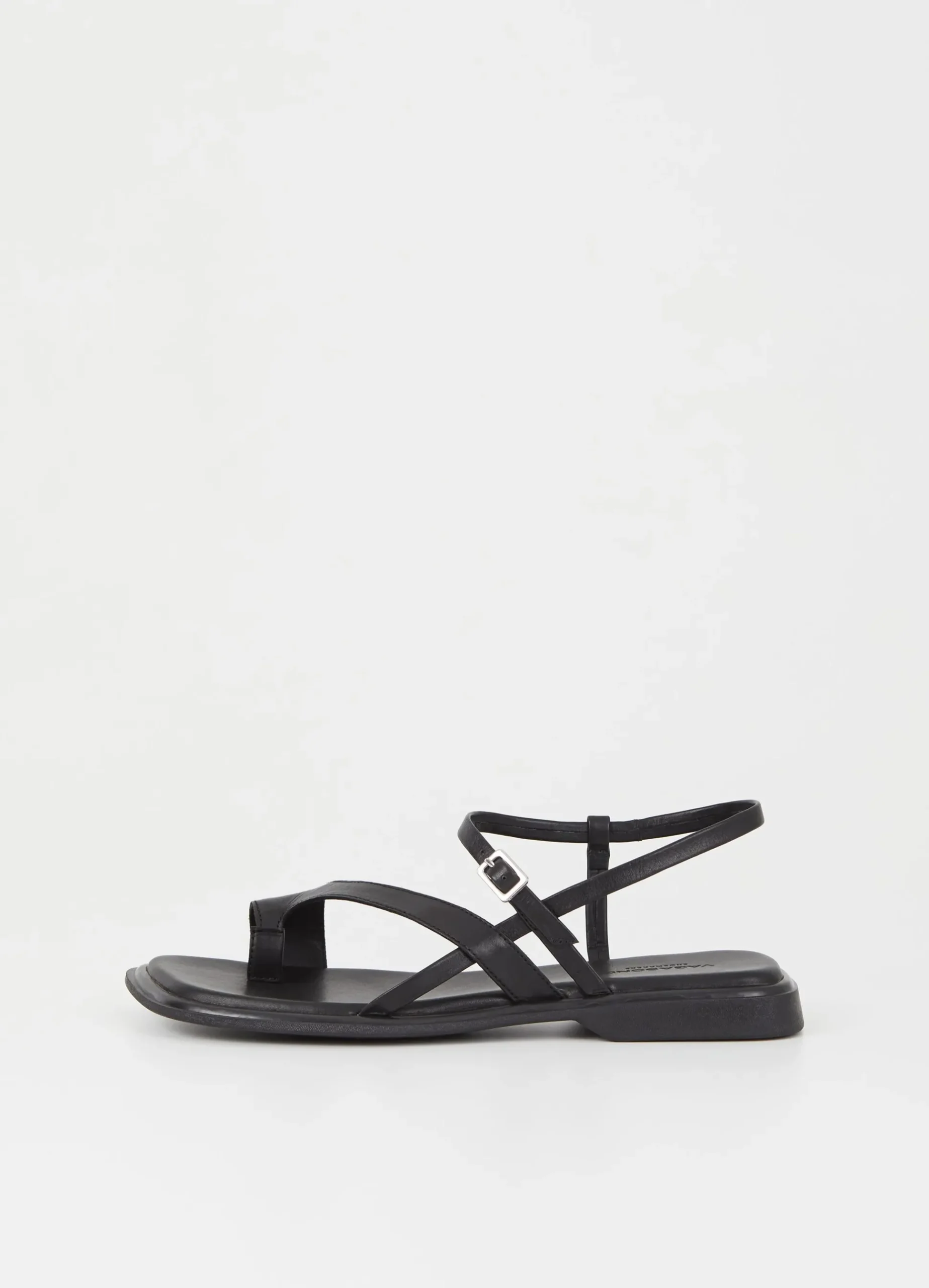 IZZY SANDALEN