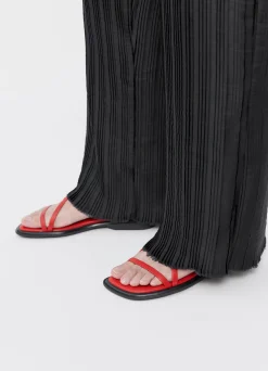 IZZY SANDALEN