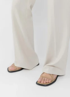IZZY SANDALEN