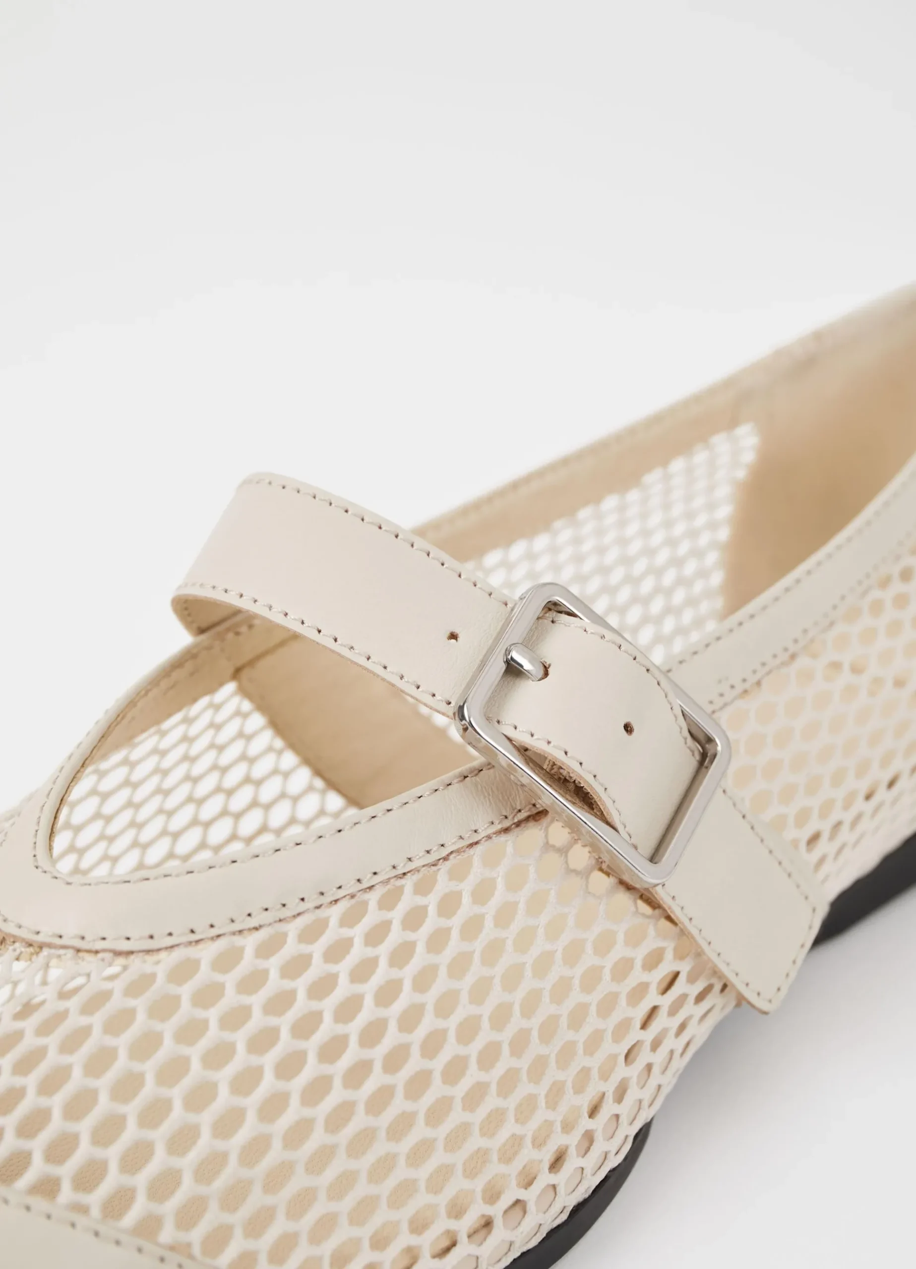 WIOLETTA SCHOENEN