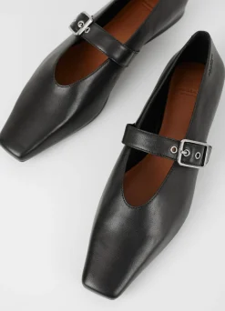 WIOLETTA SCHOENEN