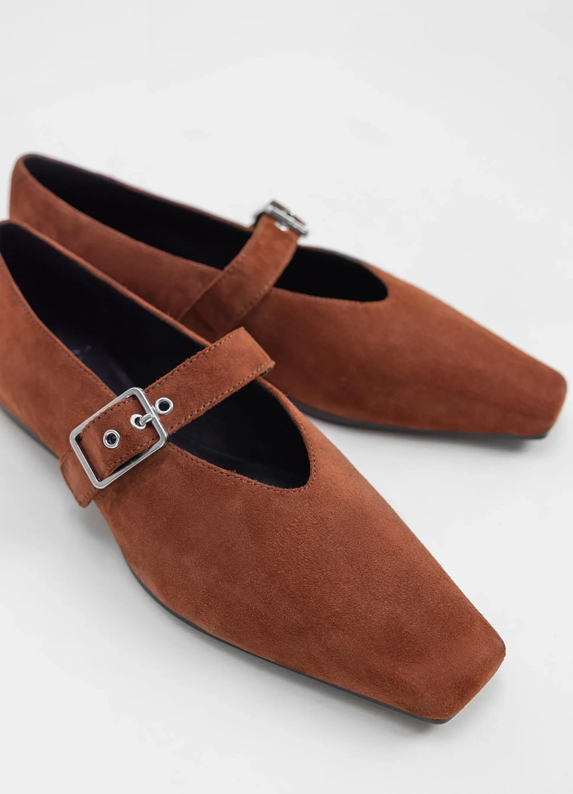 WIOLETTA SCHOENEN