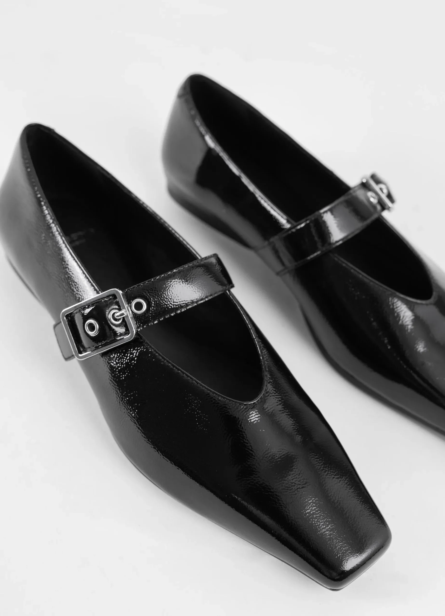 WIOLETTA SCHOENEN